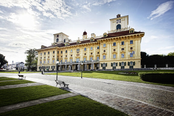 Schloss Esterházy | Roland Wimmer Leicht schräge Frontalansicht Schloss Esterhazy in Eisenstadt
